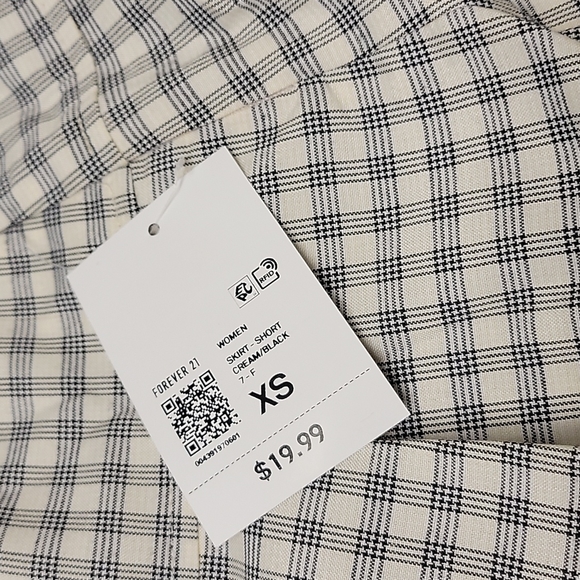 NWT Mini Skirt - Picture 7 of 7